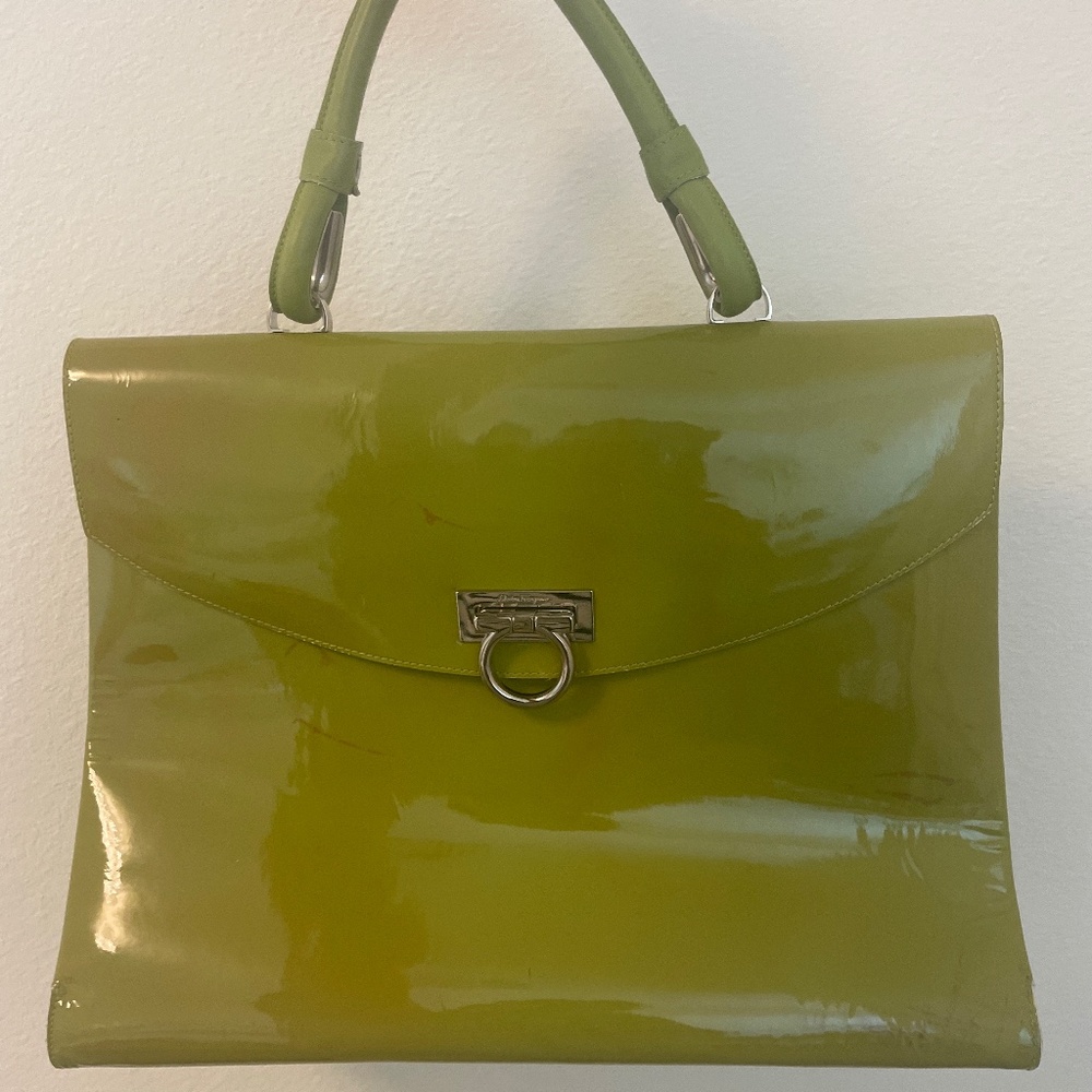 Like-New Green Ferragamo Handbag – Perfect for Everyday & Work!